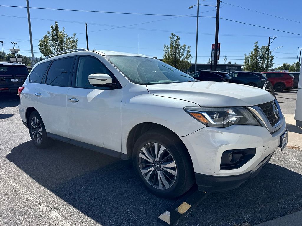 2017 Nissan Pathfinder SV