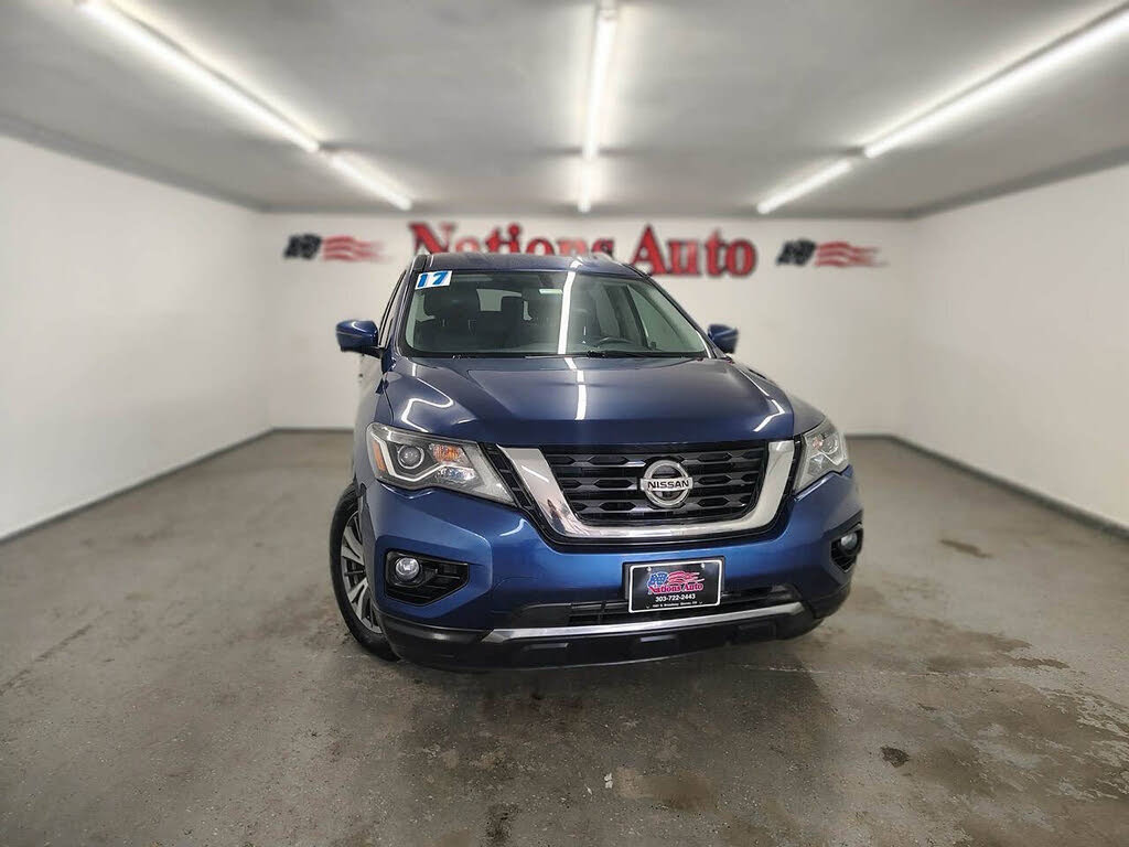 2017 Nissan Pathfinder SV