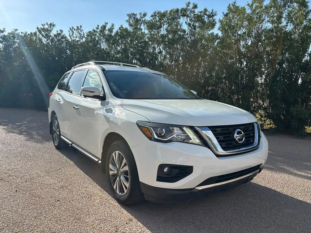 2017 Nissan Pathfinder SV