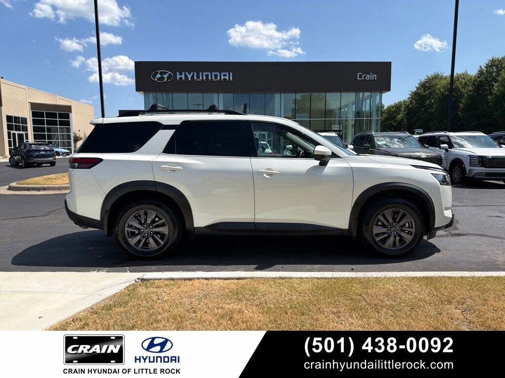 2022 Nissan Pathfinder SV