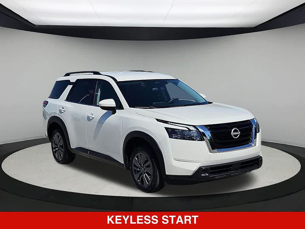 2024 Nissan Pathfinder SV