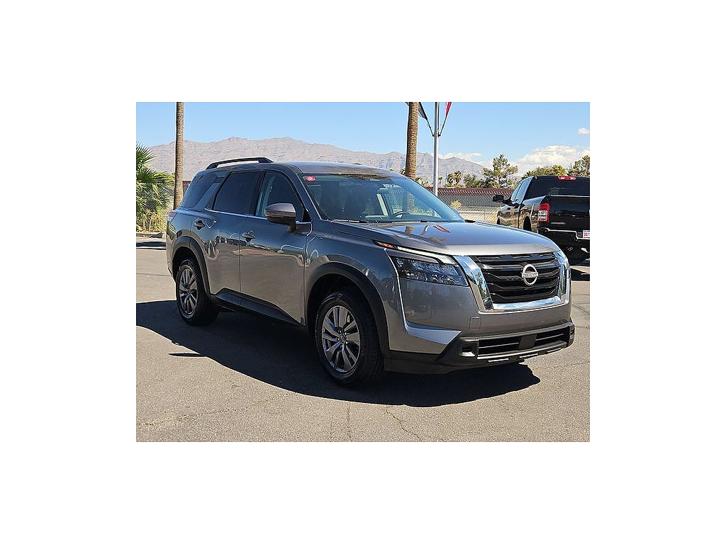 2025 Nissan Pathfinder SV