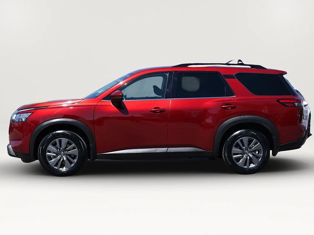 2022 Nissan Pathfinder SV