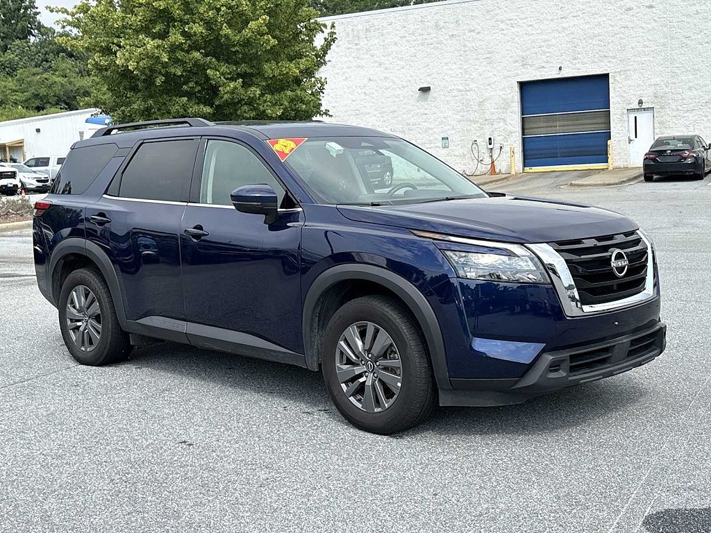2025 Nissan Pathfinder SV
