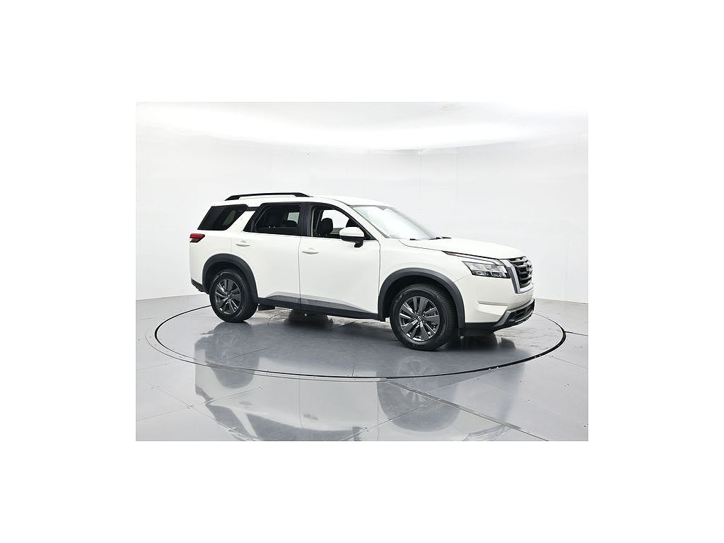 2022 Nissan Pathfinder SV
