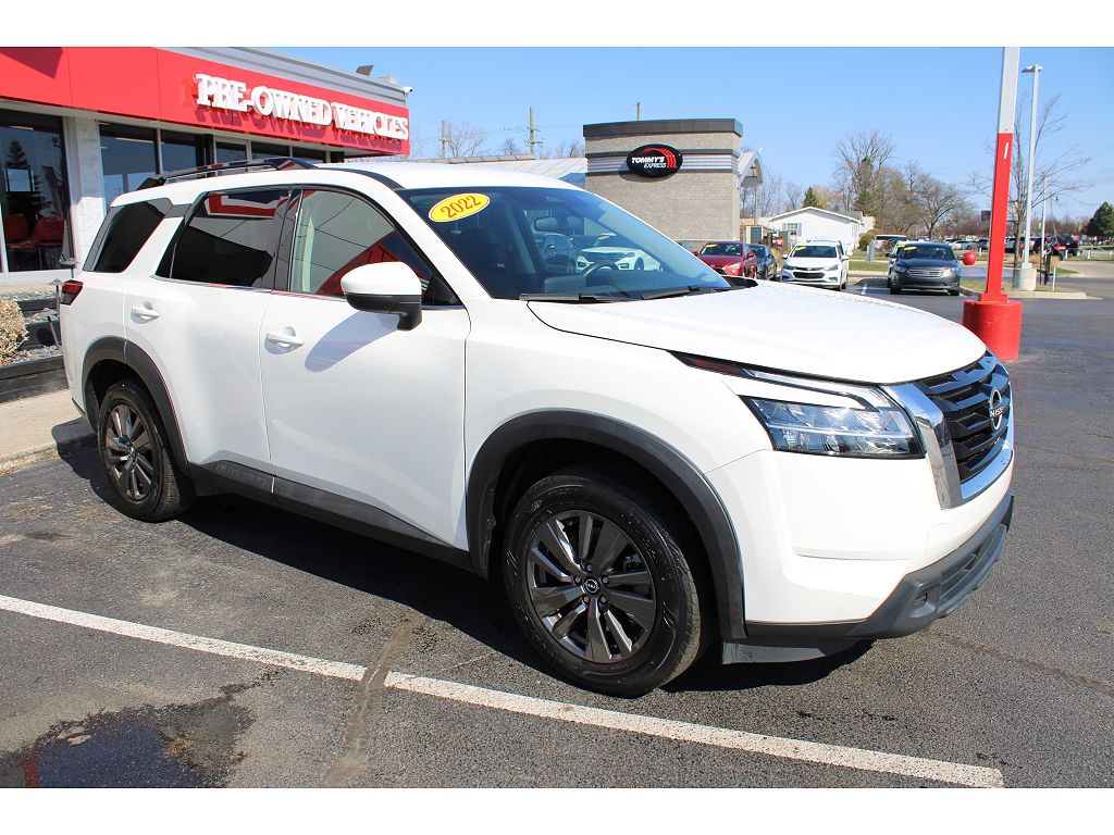 2022 Nissan Pathfinder SV