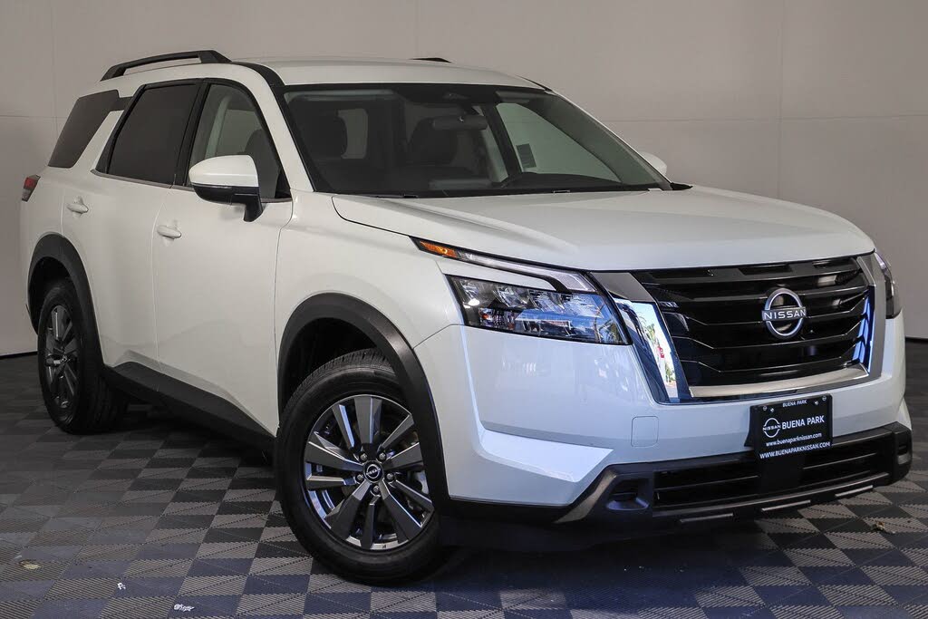 2024 Nissan Pathfinder SV
