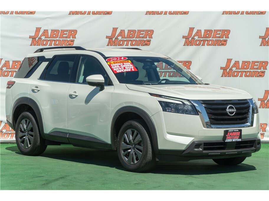2024 Nissan Pathfinder SV