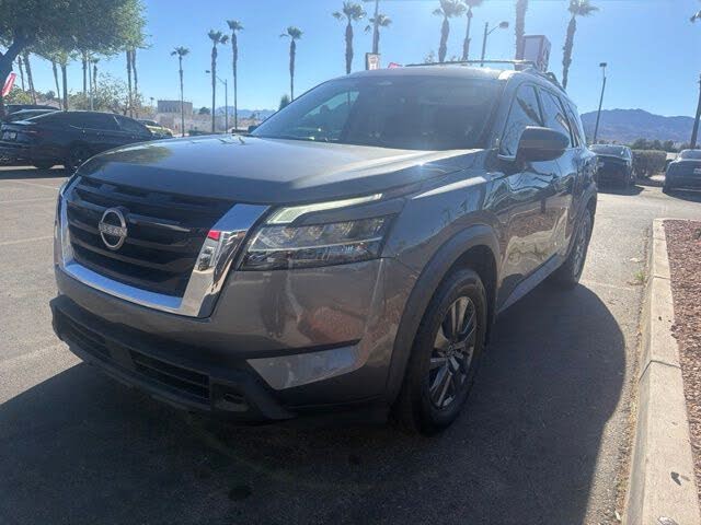 2022 Nissan Pathfinder SV