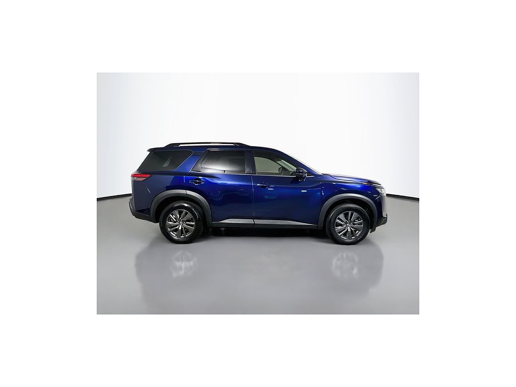 2022 Nissan Pathfinder SV