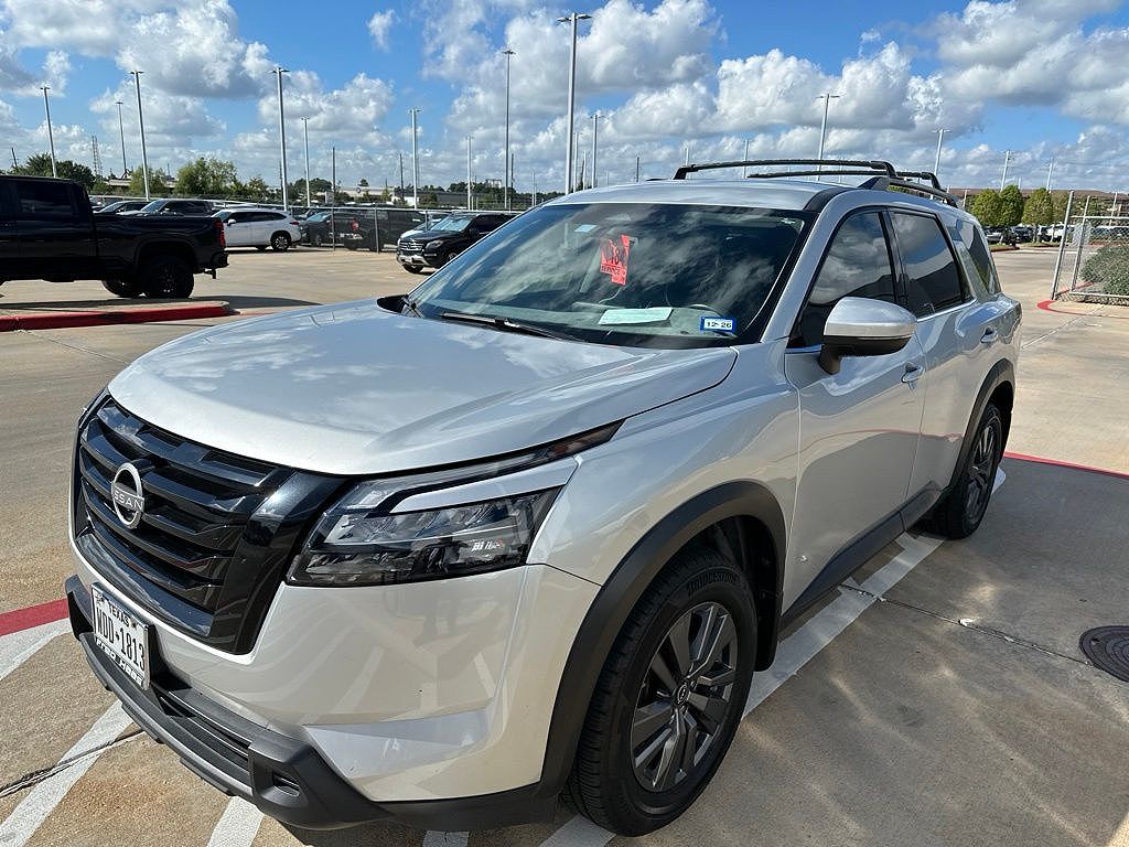 2024 Nissan Pathfinder SV