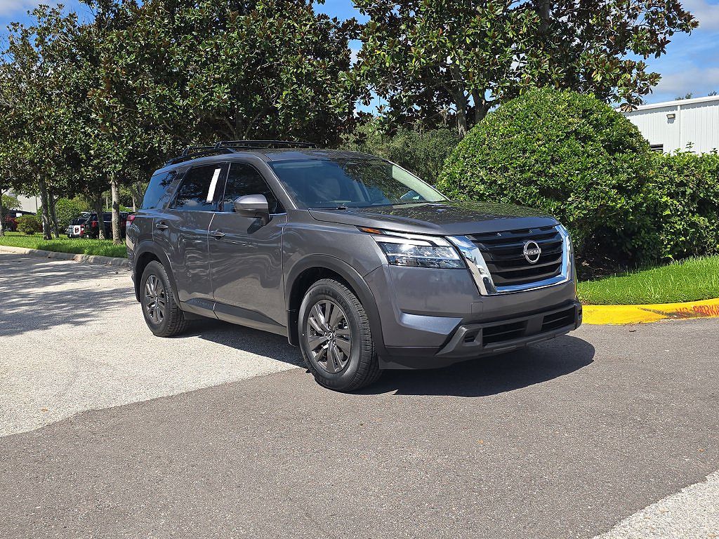 2022 Nissan Pathfinder SV