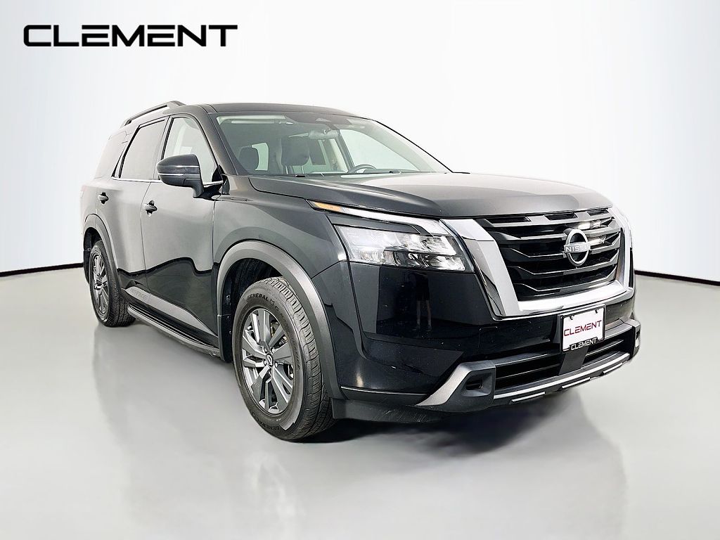 2024 Nissan Pathfinder SV