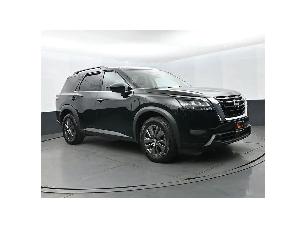 2024 Nissan Pathfinder SV