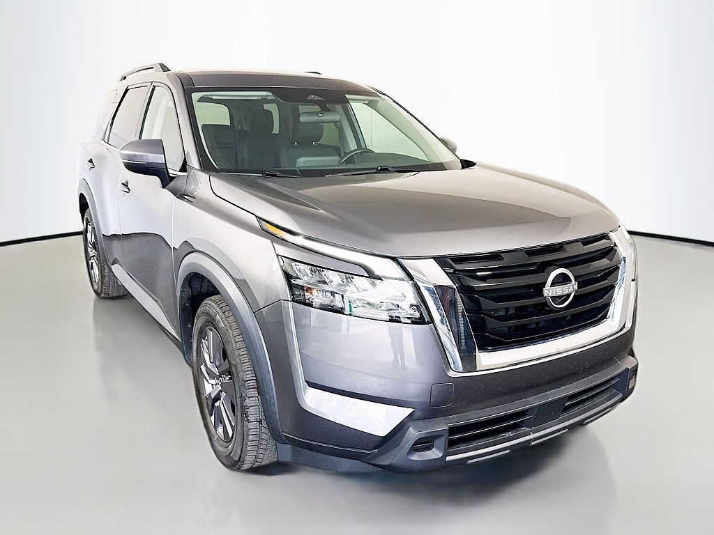 2022 Nissan Pathfinder SV