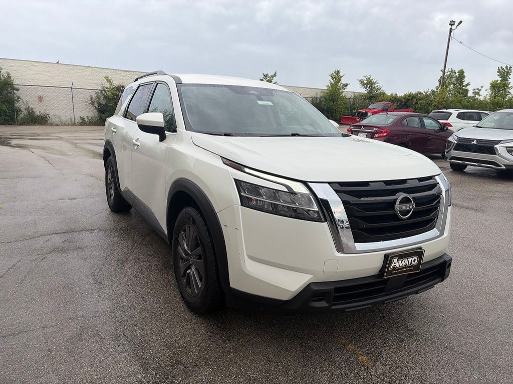 2022 Nissan Pathfinder SV