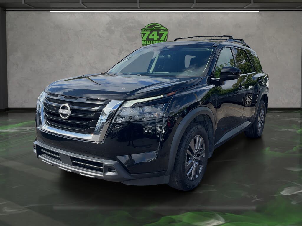 2023 Nissan Pathfinder SV