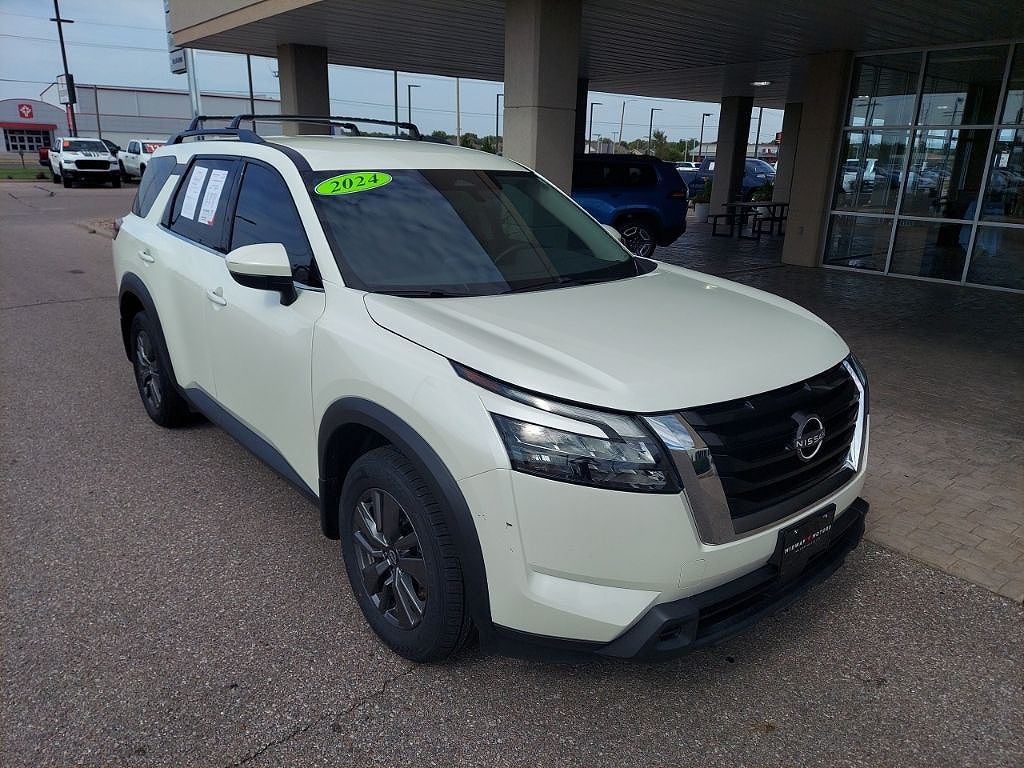 2024 Nissan Pathfinder SV