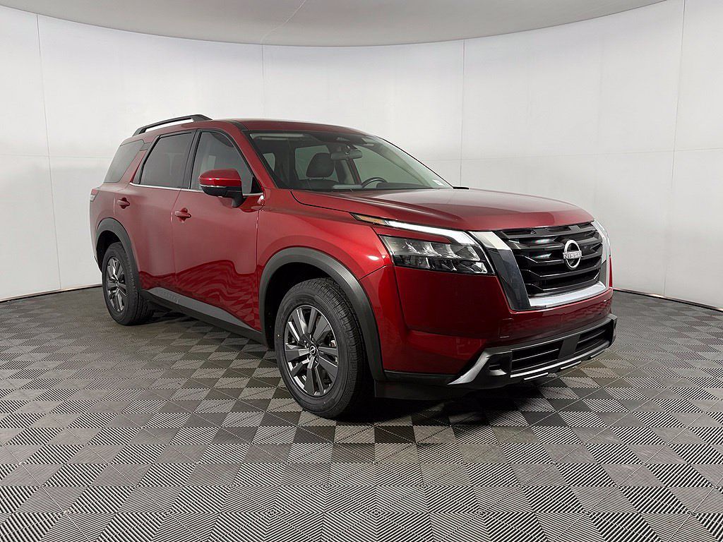 2024 Nissan Pathfinder SV