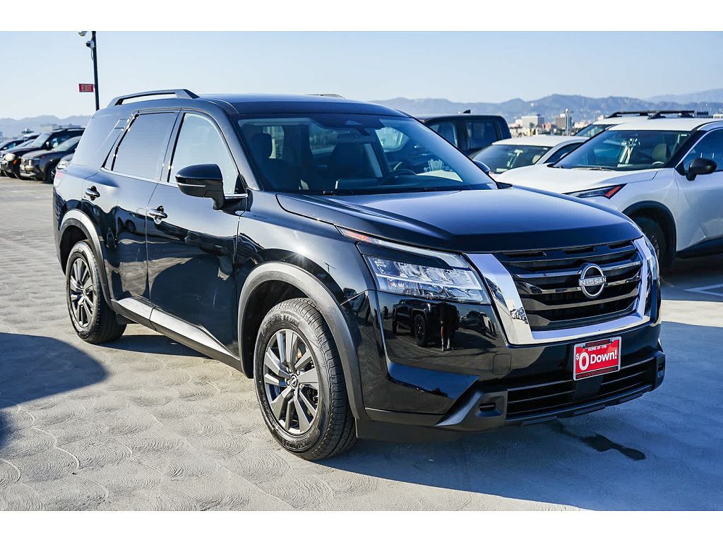 2022 Nissan Pathfinder SV