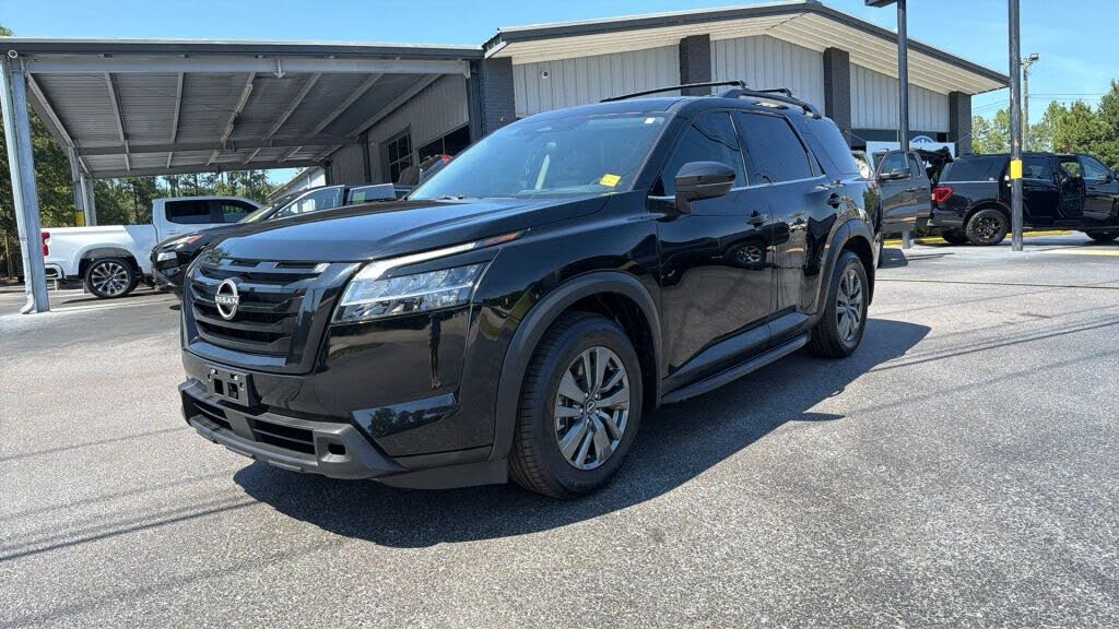2022 Nissan Pathfinder SV