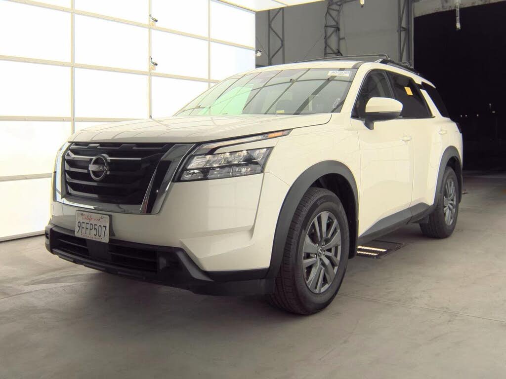 2023 Nissan Pathfinder SV