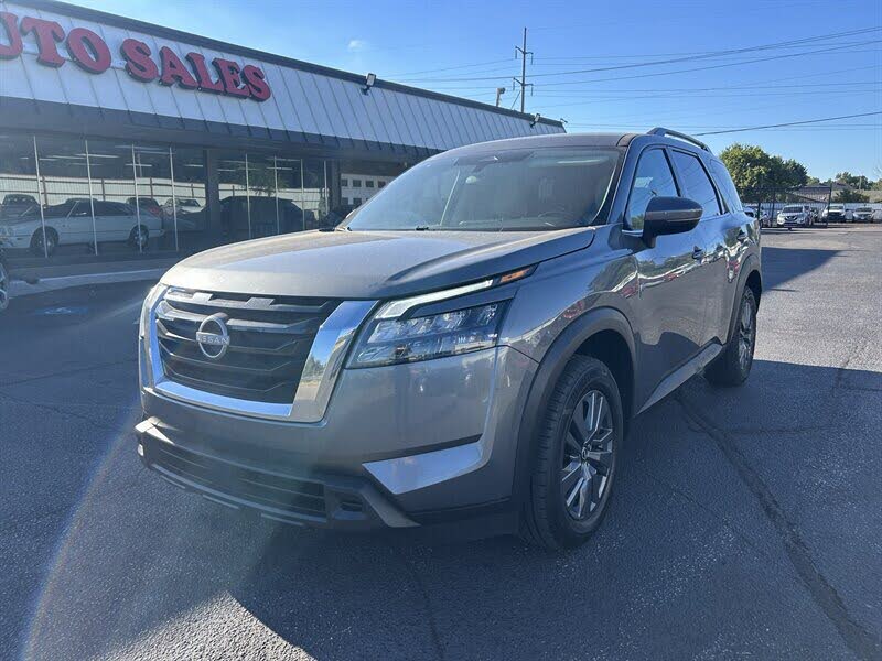 2024 Nissan Pathfinder SV