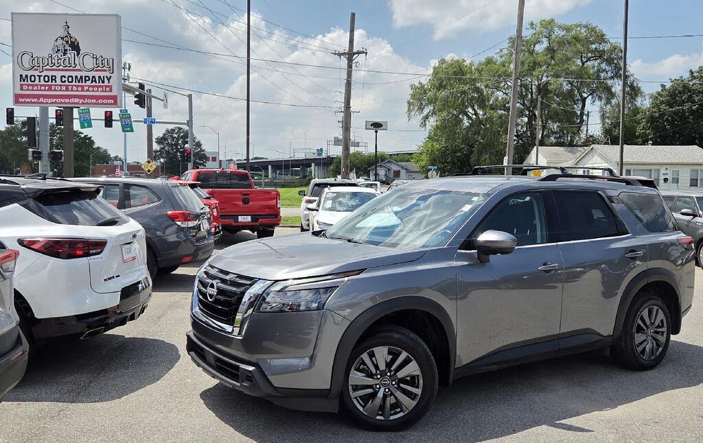 2024 Nissan Pathfinder SV