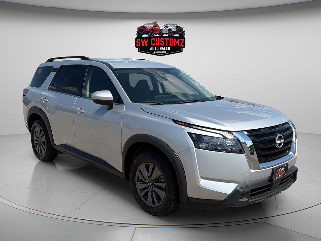 2024 Nissan Pathfinder SV