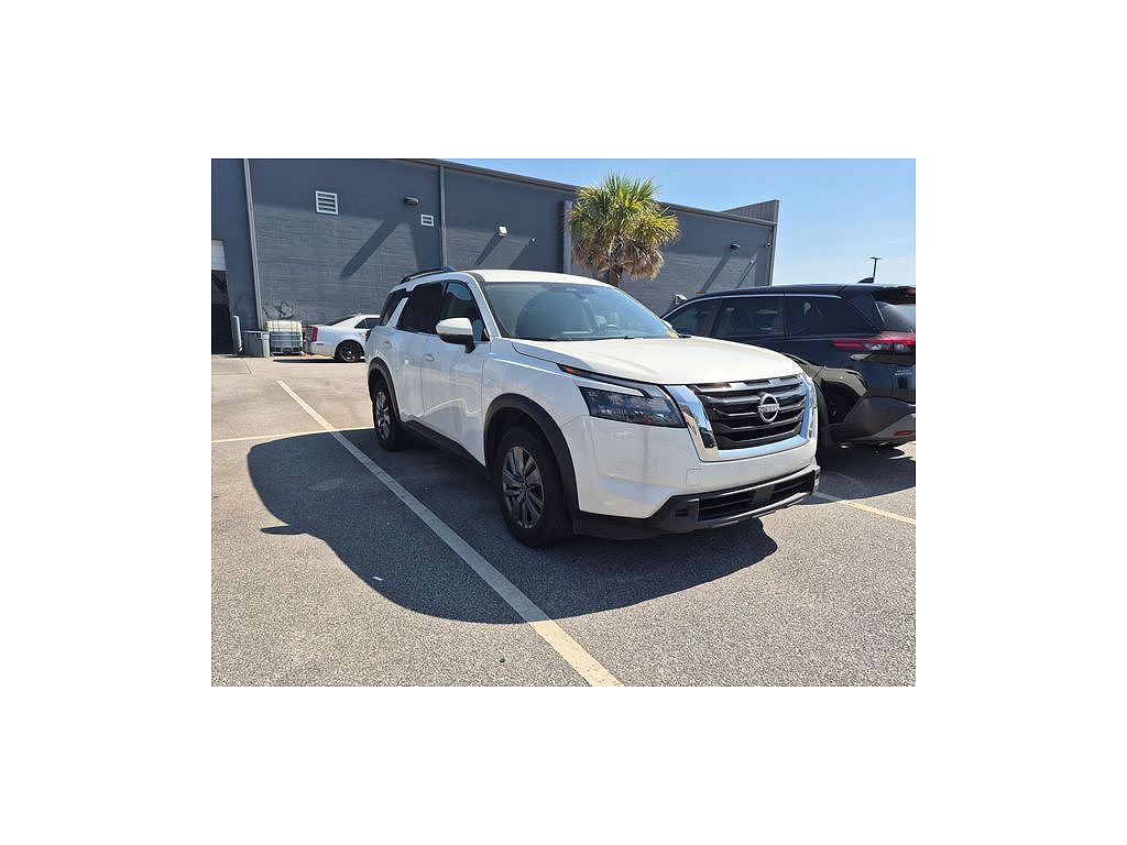2025 Nissan Pathfinder SV