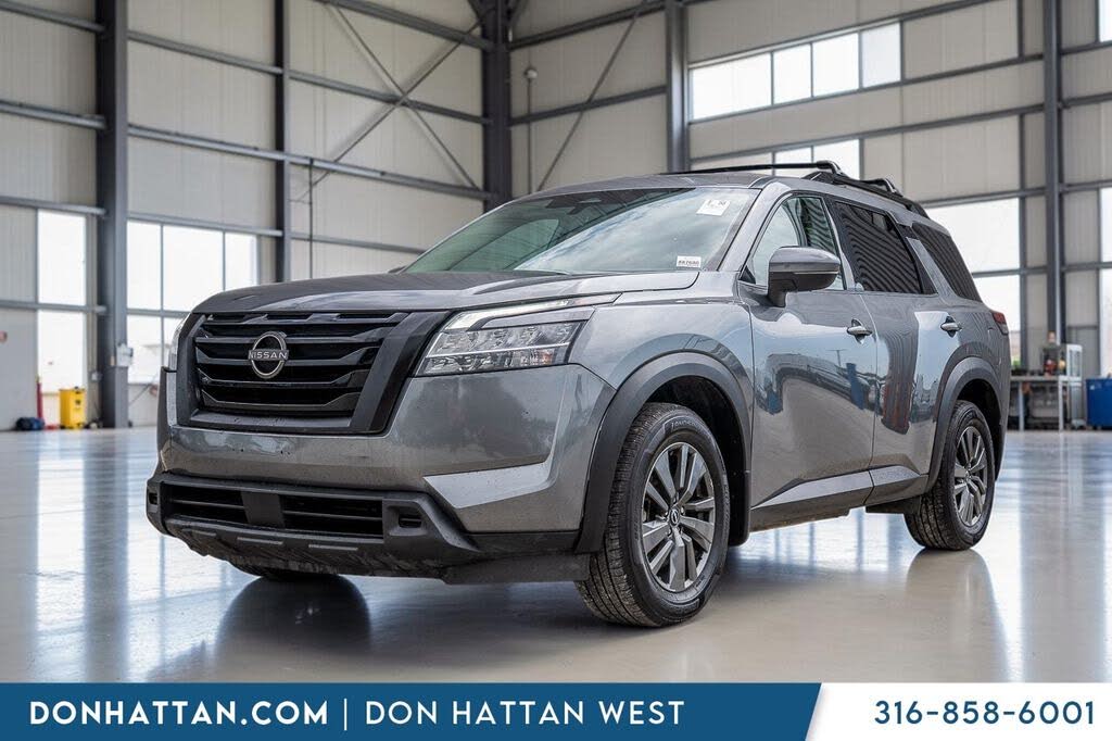 2022 Nissan Pathfinder SV