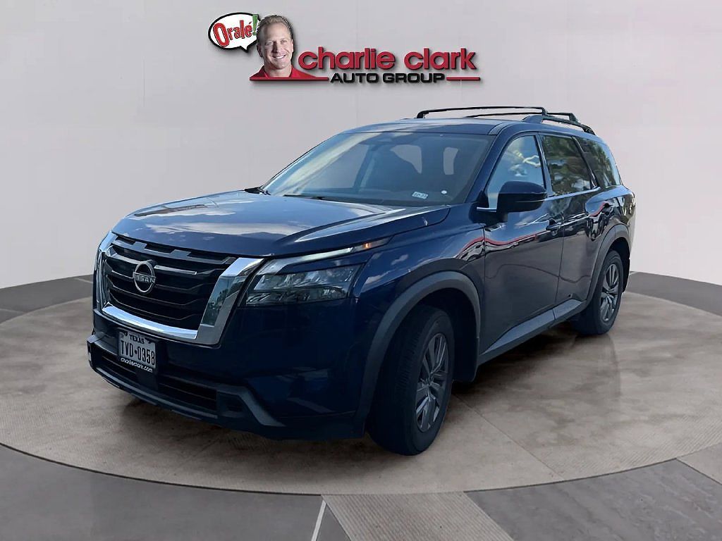2024 Nissan Pathfinder SV