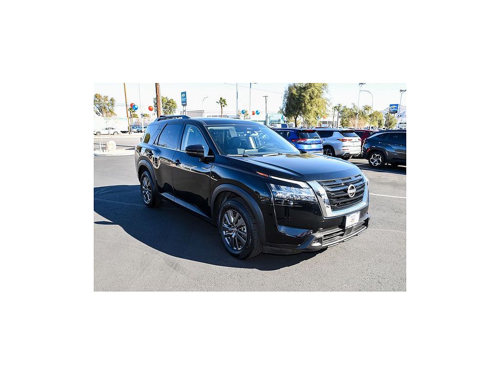 2024 Nissan Pathfinder SV