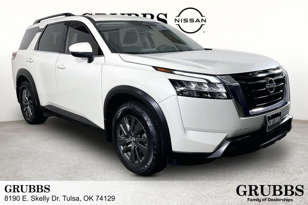 2022 Nissan Pathfinder SV