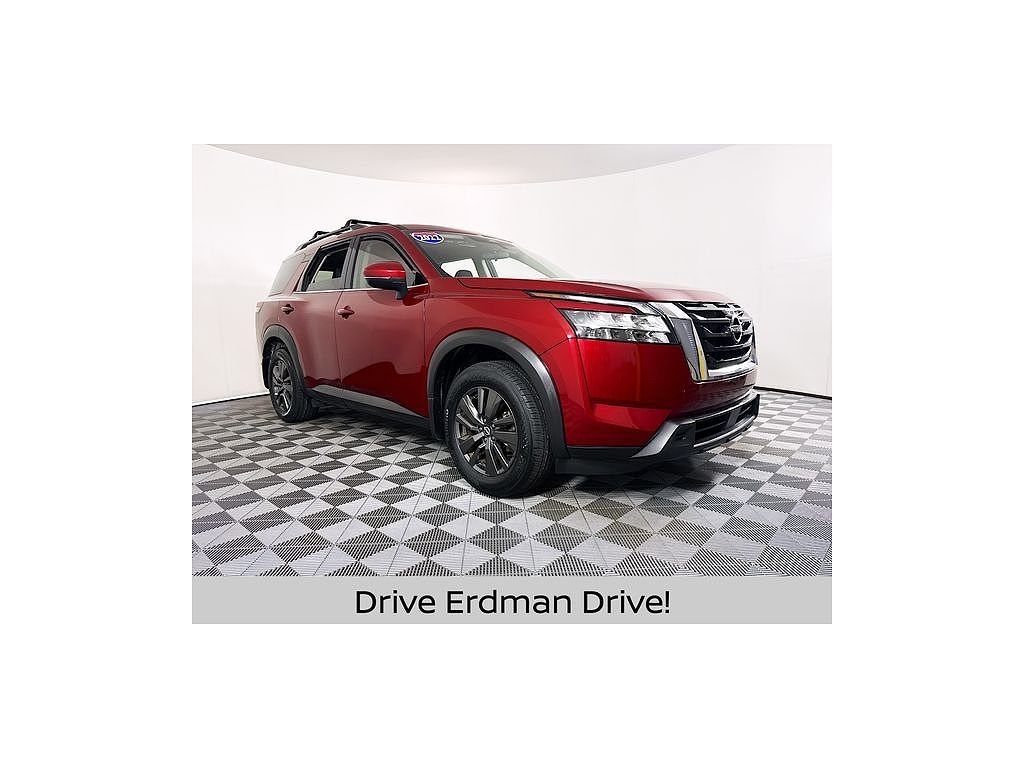 2022 Nissan Pathfinder SV