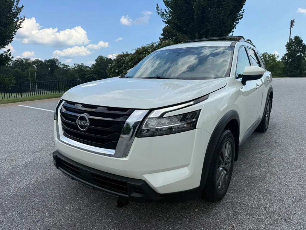 2022 Nissan Pathfinder SV