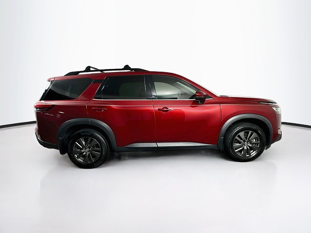 2022 Nissan Pathfinder SV