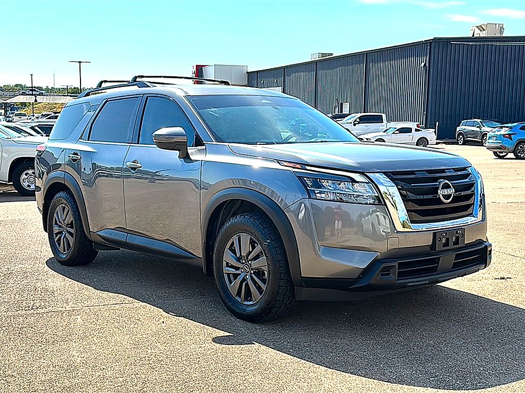 2022 Nissan Pathfinder SV