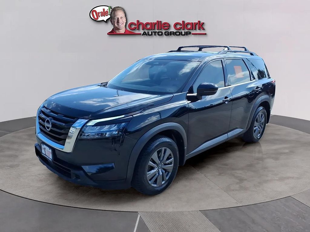 2024 Nissan Pathfinder SV