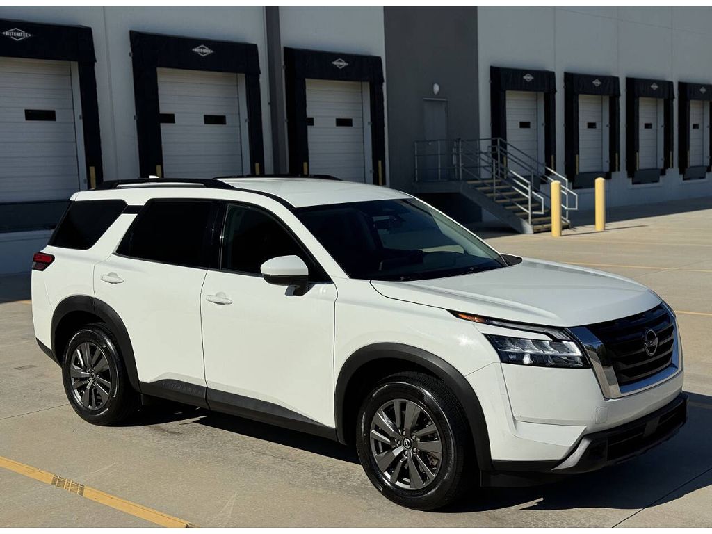 2022 Nissan Pathfinder SV