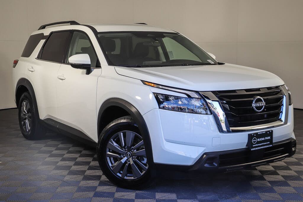 2024 Nissan Pathfinder SV
