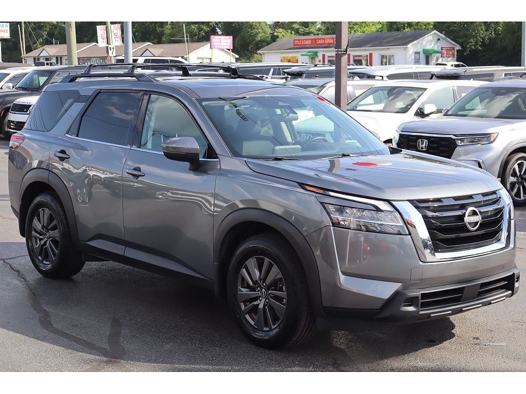 2022 Nissan Pathfinder SV