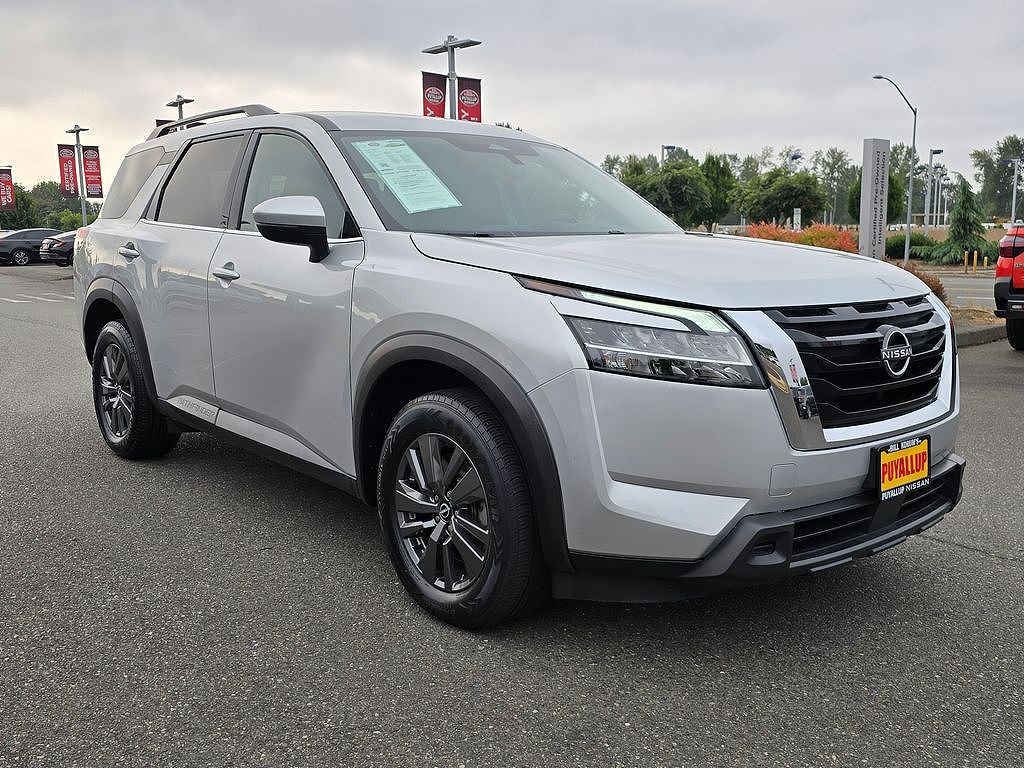 2022 Nissan Pathfinder SV