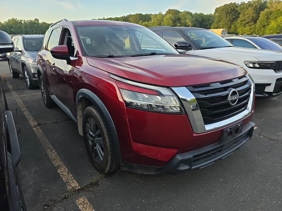 2022 Nissan Pathfinder SV