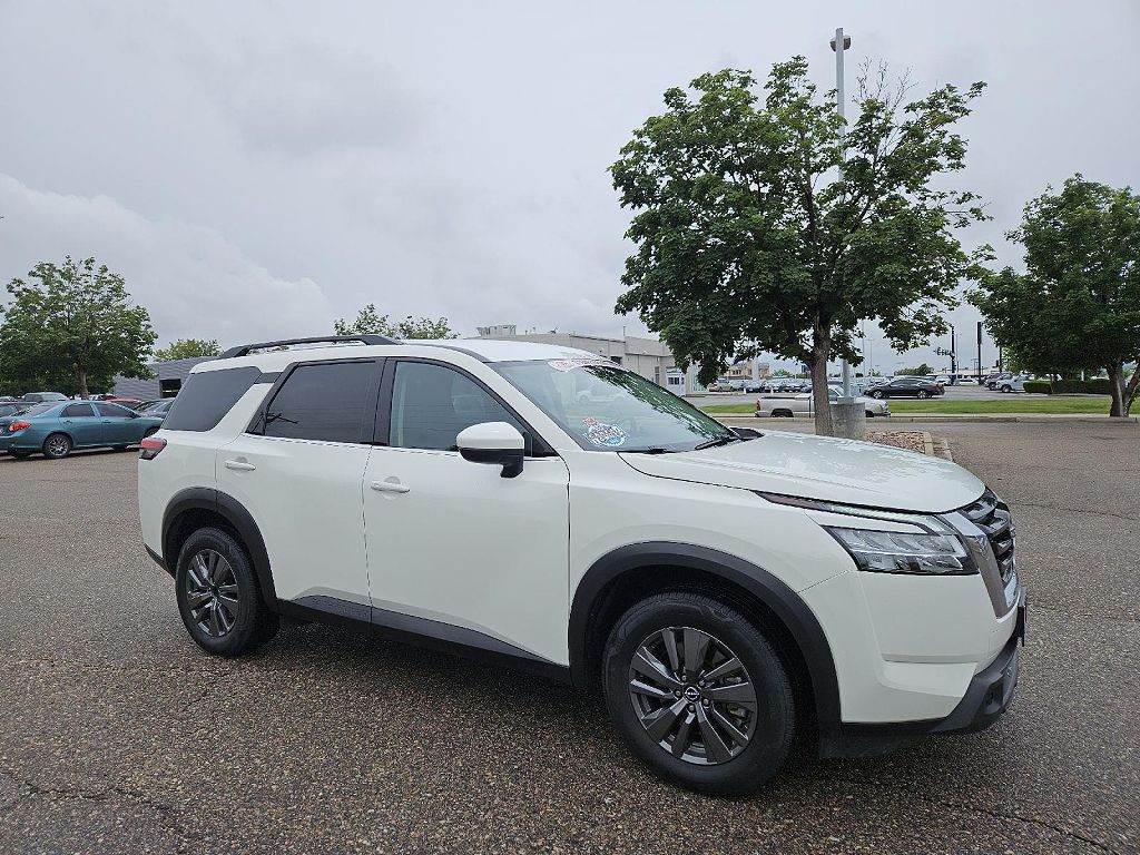 2022 Nissan Pathfinder SV