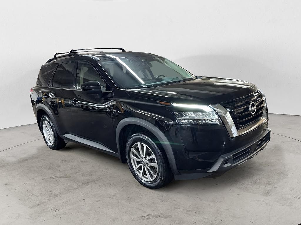 2022 Nissan Pathfinder SV