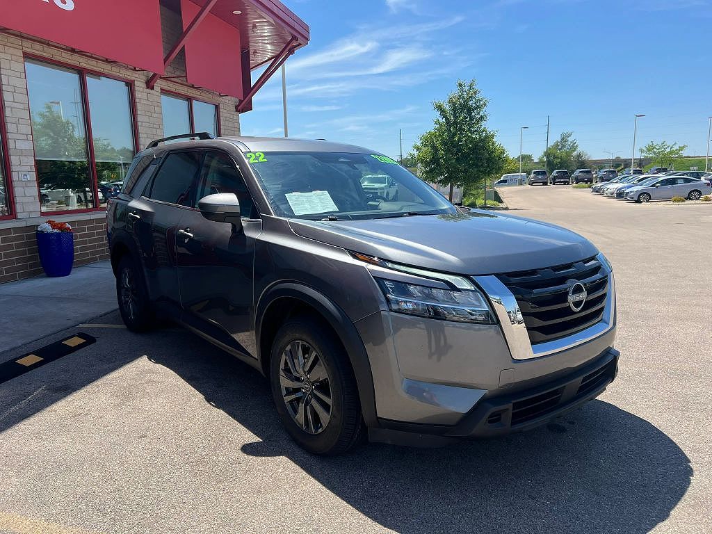 2022 Nissan Pathfinder SV