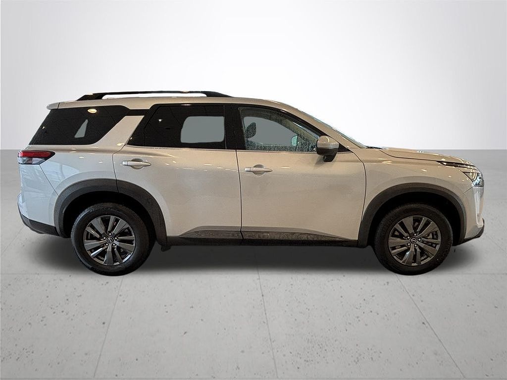 2023 Nissan Pathfinder SV