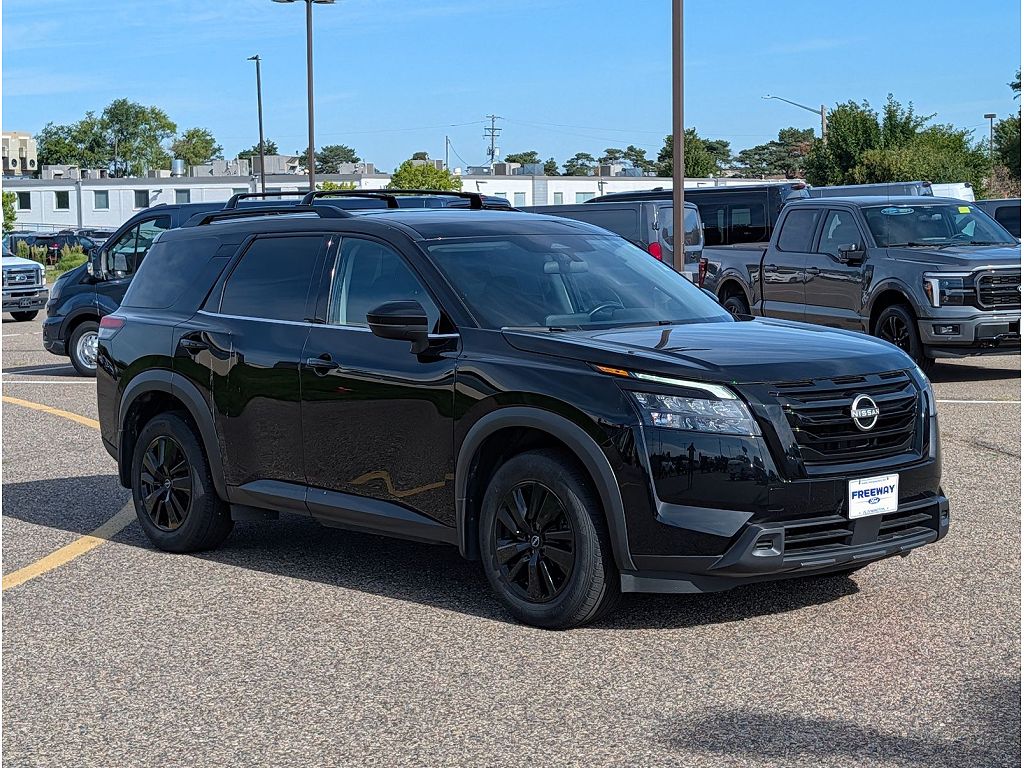 2023 Nissan Pathfinder SV