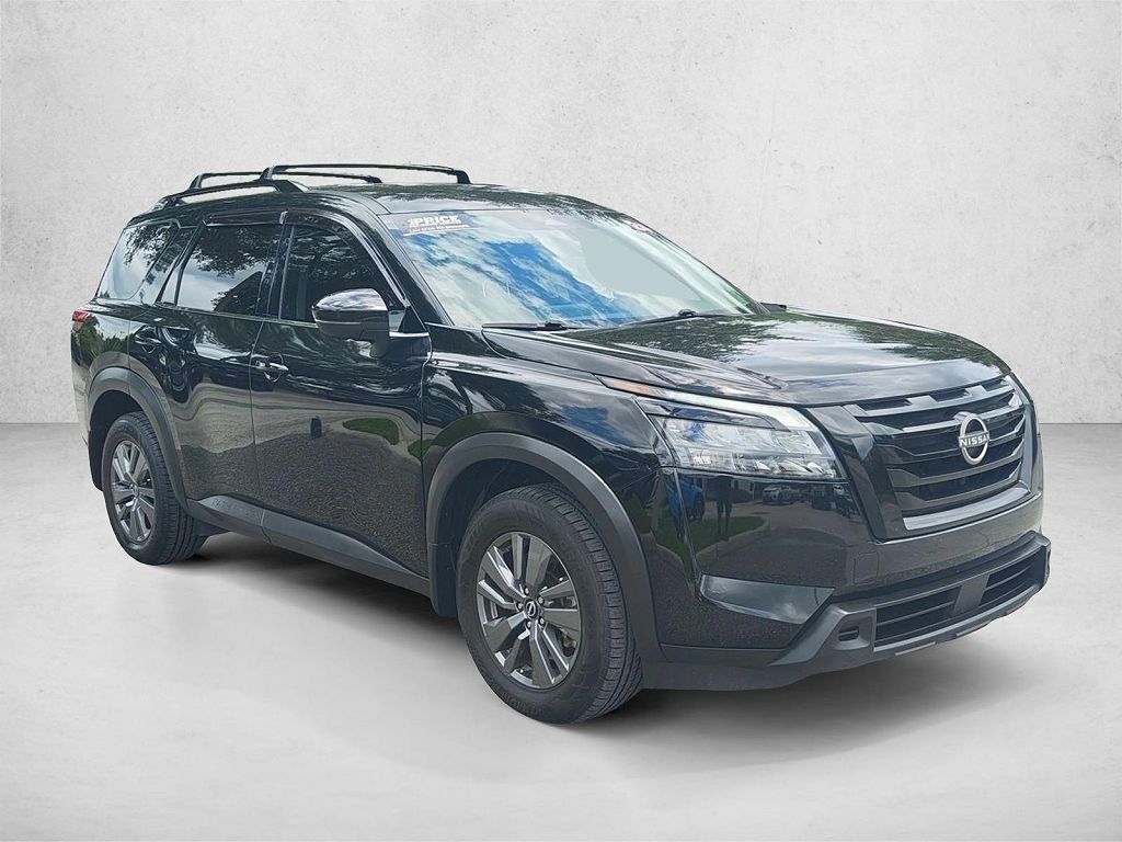 2024 Nissan Pathfinder SV